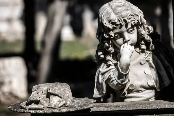 Kinderstatue Auf Dem Monumentalen Friedhof Von Bonaria — Stockfoto