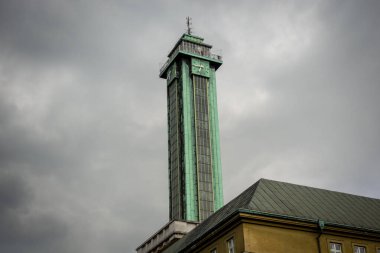 Ostrava 'daki Yeni Belediye Gözlem Kulesi. Vyhlidkova vez Nove radnice. Yüksek kalite fotoğraf. Bulutlu bir gün