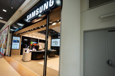 Lviv, Ukrayna - 09 Ekim 2022: Samsung Alışveriş Merkezi Galerisi.