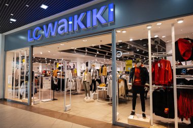 Lviv, Ukrayna - 09 Ekim 2022: LC Waikiki mağazası alışveriş merkezi galerisinde.