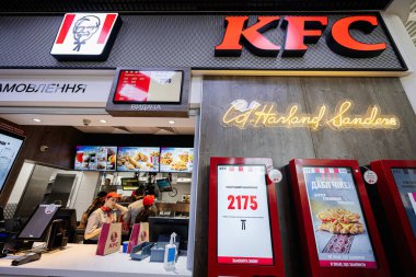 Lviv, Ukrayna - 09 Ekim 2022: Kentucky Kızarmış Tavuk Restoranı. 