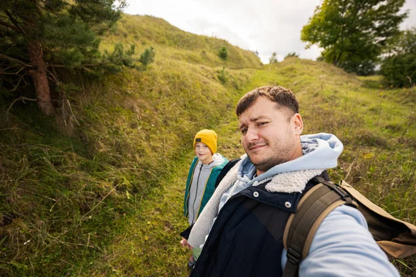 Father Son Making Selfie Backpack Forest — Stock Photo, Image