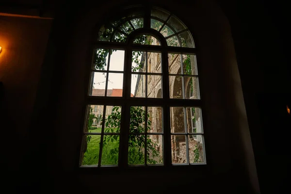 Fönster Från Benediktinklostret Rajhra — Stockfoto