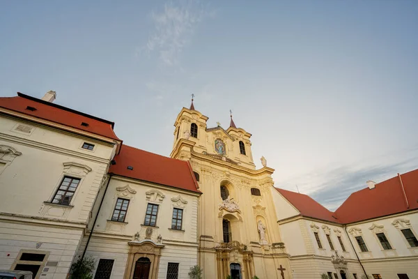 捷克共和国Rajhrad的本笃会修道院和圣彼得和保罗教堂 — 图库照片