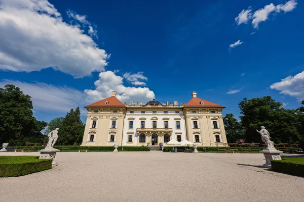 Zamek Slavkov Znany Również Jako Zamek Austerlitz Jest Barokowym Pałacem — Zdjęcie stockowe