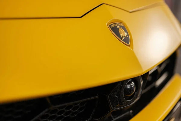 Ternopil Ucrânia Novembro 2022 Distância Ativa Assistir Distronic Amarelo Lamborghini — Fotografia de Stock