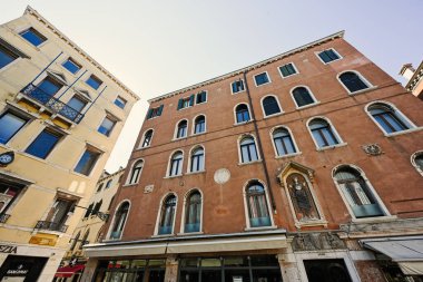 Venedik, İtalya - 4 Temmuz 2022: Venedik, İtalya peyzaj caddesi.