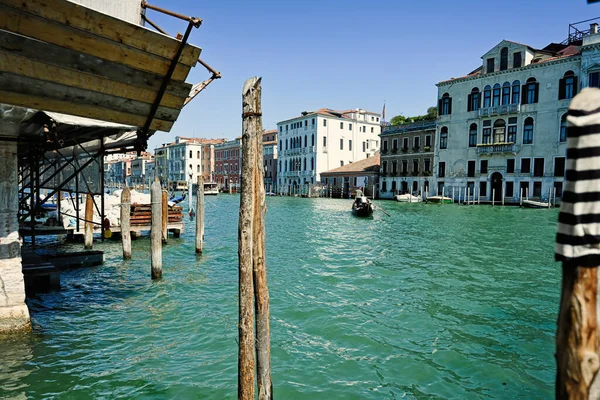 Venedig Italien Juli 2022 Gondel Mit Touristenkanal Venedig Mit Personenüberfahrt — Stockfoto