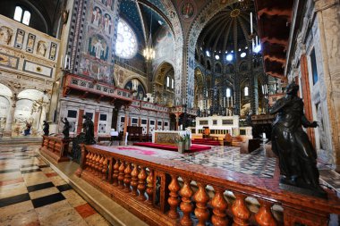 Padua, Italya- Temmuz, 05, 2022: Padova, Veneto, İtalya 'da Basilica di Sant Antonio' nun İçişleri.