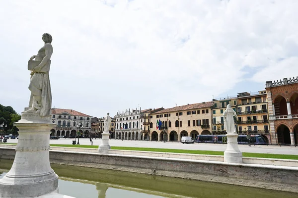 Pádua Itália Julho 2022 Vista Canal Com Estátuas Praça Prato — Fotografia de Stock