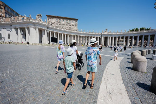 Ciudad Del Vaticano Julio 2022 Familia Caminando Cerca Basílica San — Foto de Stock