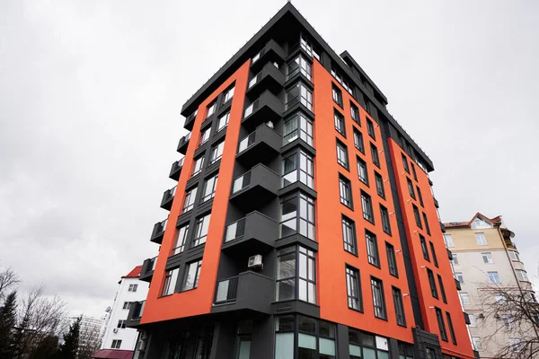Современные Оранжевые Многоэтажные Жилые Дома Фасад Новых Домов — стоковое фото