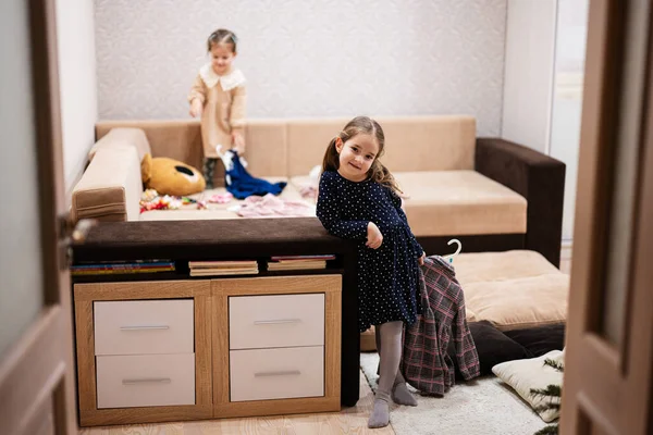 Two Sisters Choosing Clothes Wardrobe Home Sofa — Zdjęcie stockowe