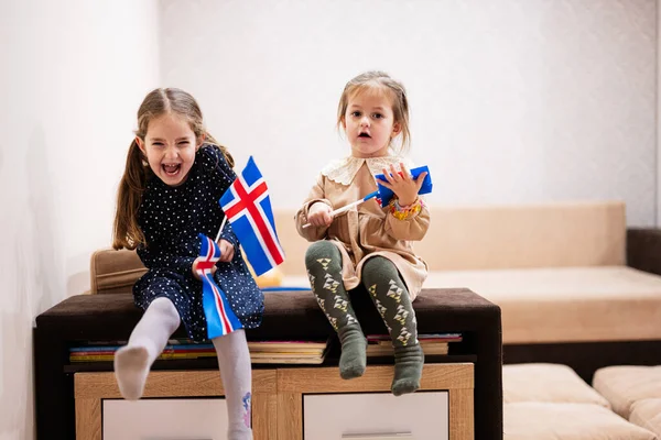 Two Sisters Sitting Couch Home Icelandic Flags Hands Iceland Children — Foto de Stock