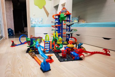 Kyiv, Ukrayna - Mart 2023: Renkli oyuncak araba koleksiyonu. Hot Wheels Son Garajı.