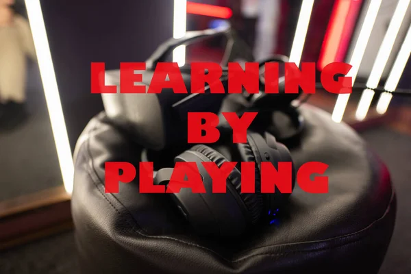 Učit Hraním Konceptu Profesionální Sluchátka Mikrofonem Brýle Pro Videohry Kybernetické — Stock fotografie