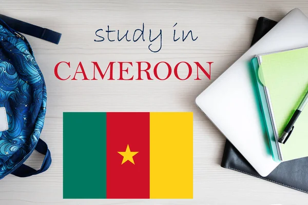 Studium Kamerun Hintergrund Mit Notizblock Laptop Und Rucksack Bildungskonzept — Stockfoto