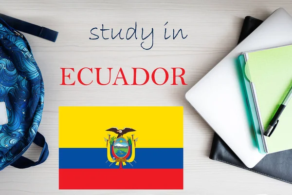 Навчався Еквадорі Тло Блокнотом Ноутбуком Рюкзаком Освіта — стокове фото