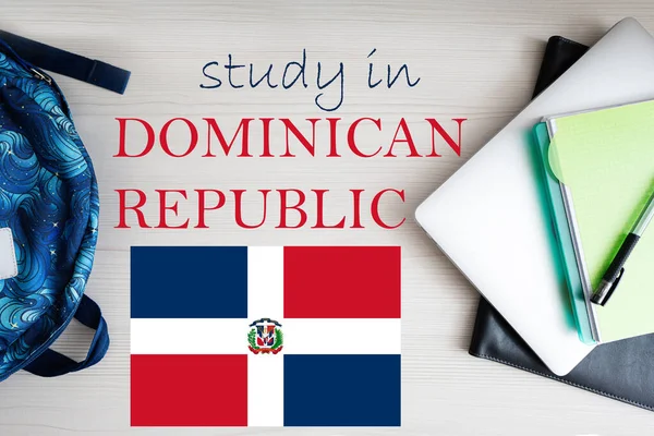 Studera Dominikanska Republiken Bakgrund Med Anteckningsblock Laptop Och Ryggsäck Utbildningsidé — Stockfoto