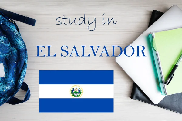 Навчався Сальвадорі Тло Блокнотом Ноутбуком Рюкзаком Освіта — стокове фото