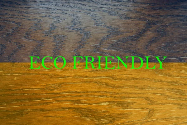 全球生态友好型环境 生态和环境保护以及绿色国家概念的木制背景上的乌克兰国旗 — 图库照片