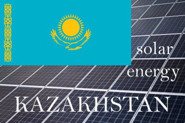 Kazakistan bayraklı güneş enerjisi panelleri. Sürdürülebilir kaynaklar ve yenilenebilir Kazakistan enerji kavramı.