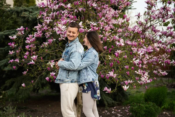 Casal Macio Amor Usam Jaqueta Jeans Desfrutando Bom Dia Primavera — Fotografia de Stock