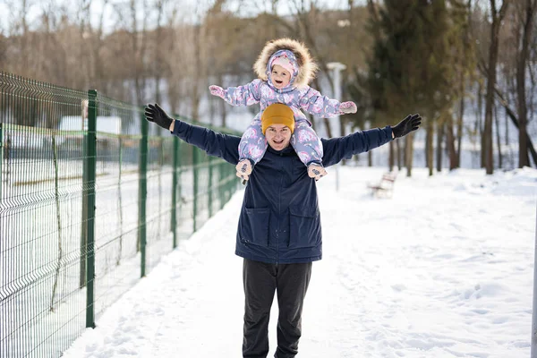 Father Hold Child Shoulders Sunny Frosty Winter Day Park Dad — Photo