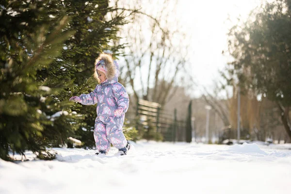 Baby Girl Wear Child Snowsuit Sunny Frosty Winter Day — Photo