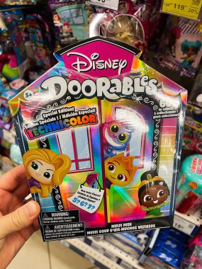 Kyiv, Ukrayna - Şubat 04, 2025: Renkli Disney Kapıları Renkli Oyuncak Seti