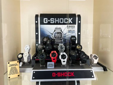 Kyiv, Ukrayna - 09 Şubat 2025: Çeşitli tasarım ve modellerin yer aldığı bir G-Shock saat koleksiyonu