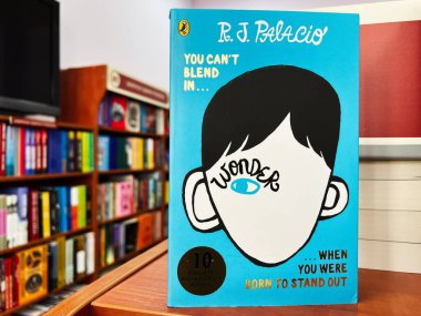 Lviv, Ukrayna - 20 Şubat 2025: R.J. Palacio tarafından Mucizenin Kapağı.