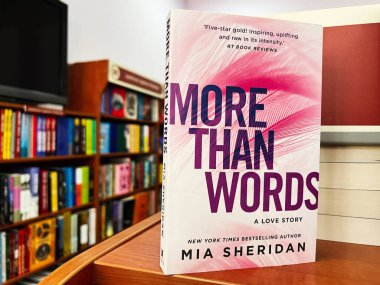 Lviv, Ukrayna - 20 Şubat 2025: Mia Sheridan 'ın 