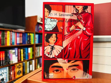 Lviv, Ukrayna - 20 Şubat 2025: D. H. Lawrence 'ın Oğulları ve Aşıkları' nın renkli kapağı