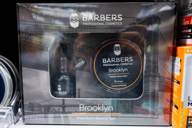 Lviv, Ukrayna - 25 Mart 2025: Berber Profesyonel Kozmetik Brooklyn baskısı tarafından hazırlanan birinci sınıf sakal bakım ürünü