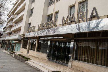 Fatima, Portekiz - 24 Mart 2025: Fatima 'nın kentsel bölgesinde bulunan Virgem Maria Otel Binası.