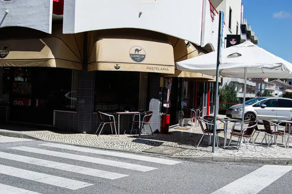 Fatima, Portekiz - 26 Mart 2025: Dışardaki köşedeki fırın, Portekiz 'in Fatima şehrinde, yaya geçidine yakın..