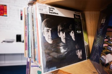 Lviv, Ukrayna - 1 Nisan 2025: Beatles 'ın 1963 tarihli' With the Beatles 'albümünün plağı.