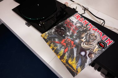 Lviv, Ukrayna - 1 Nisan 2025: Iron Maiden 'The Number of the Beast' plağı
