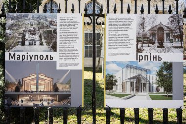Lviv, Ukrayna - Nisan 06, 2025: Mariupol ve Irpin, Ukrayna 'daki tarihi kültürel mekanlar için yeniden inşa tasarımları sergileniyor.