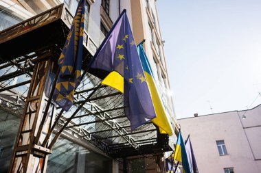 Ukrayna 'nın Lviv kentinde Avrupa ve Ukrayna bayrakları gösterildi