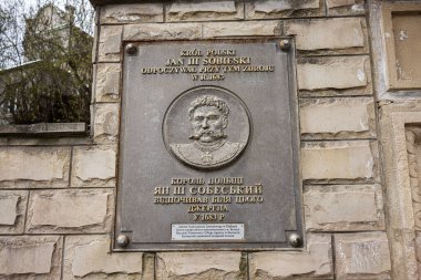 Buchach, Ukrayna - 08 Nisan 2025: Polonya Kralı III. Jan Sobieski onuruna Buchach, Ukrayna 'da taş plaket