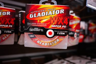 Kyiv, Ukrayna - 14 Nisan 2025: Ultra uzun örgülü WX4 Super PE içeren balıkçı hattı ambalajı