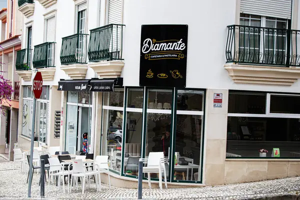 Fatima, Portekiz - 15 Nisan 2025: Portekiz 'in Fatima şehrinde yer alan büyüleyici bir sokak kafesi Diamante