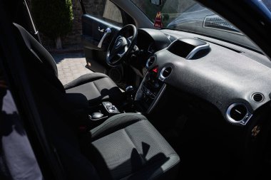Kyiv, Ukrayna - 28 Nisan 2025: Renault Koleos 'un iç mimarisi.