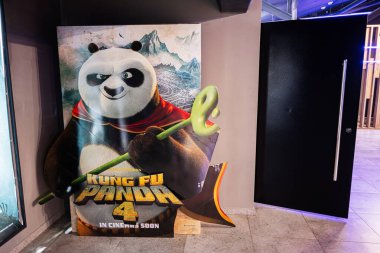 Ivano-Frankivsk, Ukrayna - 29 Nisan 2025: Kung Fu Panda 4 temalı stand modern bir sinema ortamında sergilendi.
