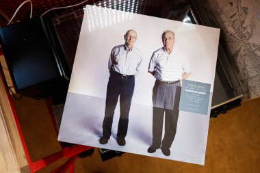 Lviv, Ukrayna - 13 Mayıs 2025: 21 Pilotun albüm kapağında ikonik tasarım yer alıyor