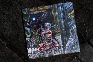 Lviv, Ukrayna - 13 Mayıs 2025: Iron Maiden vinil albüm Time 1986 'da bir yerde kapak sanatına ilham kaynağı oldu.