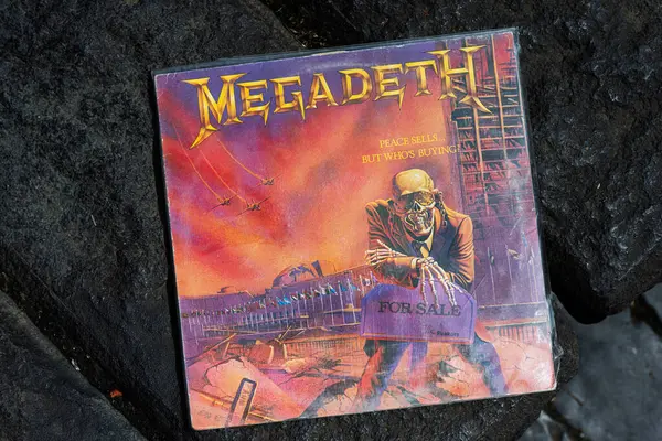 Lviv, Ukrayna - 13 Mayıs 2025: Megadeth albümü Peace Sells için kapak çalışması... , metal müzik, 1986 sürümü.