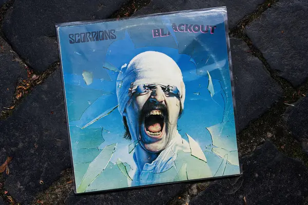 Lviv, Ukrayna - 13 Mayıs 2025: Scorpions Blackout 'un klasik 1982 hard rock albümü.